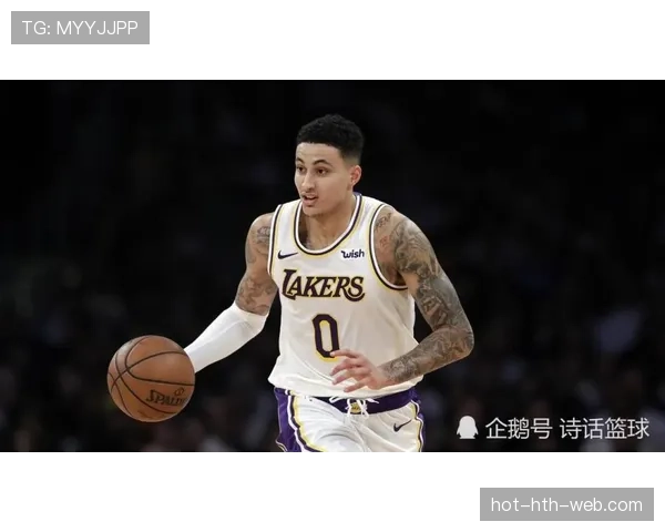 德容与克罗斯的传球风格差异：节奏掌控与进攻发起机制对比